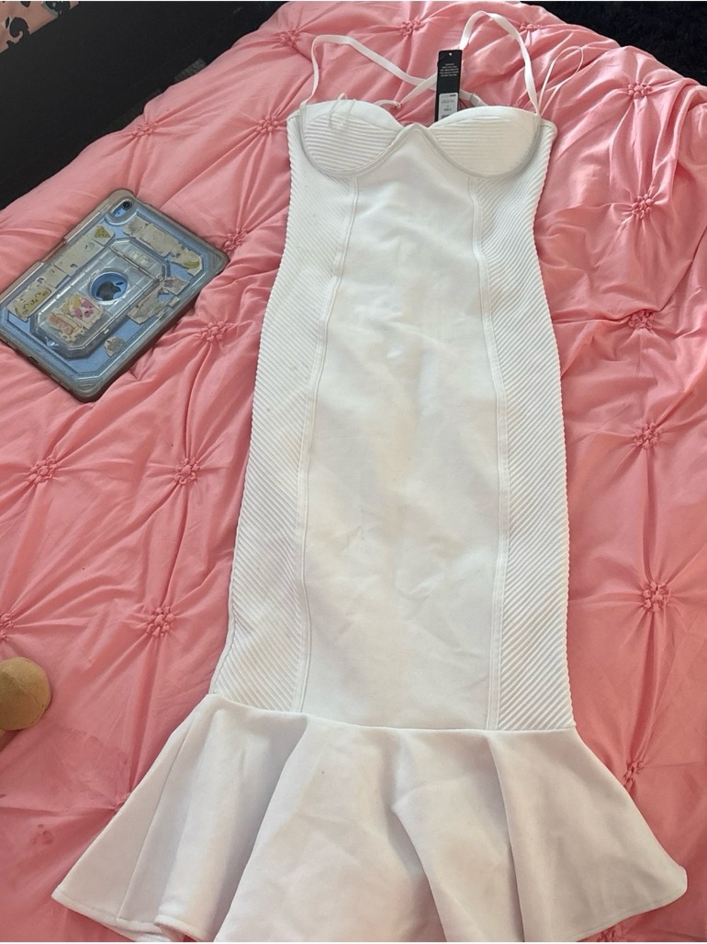 Fashion Nova White Fitted Mermaid Prom Dress with Sweetheart Bust